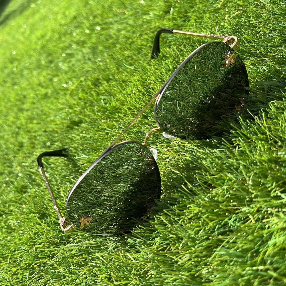 Mirrored men and womens bee emblem  UV400 gold metal framed sunglasses. 🐝 🕶